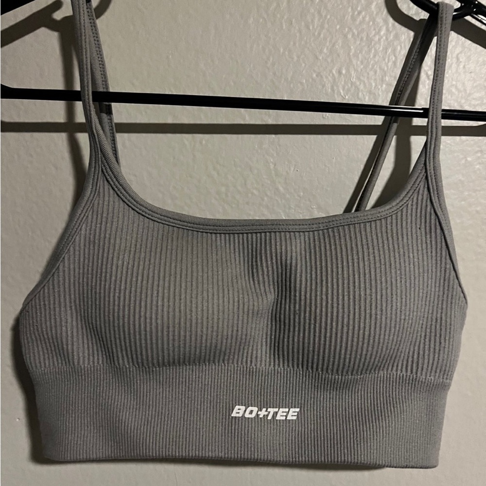 bo tee sports bra